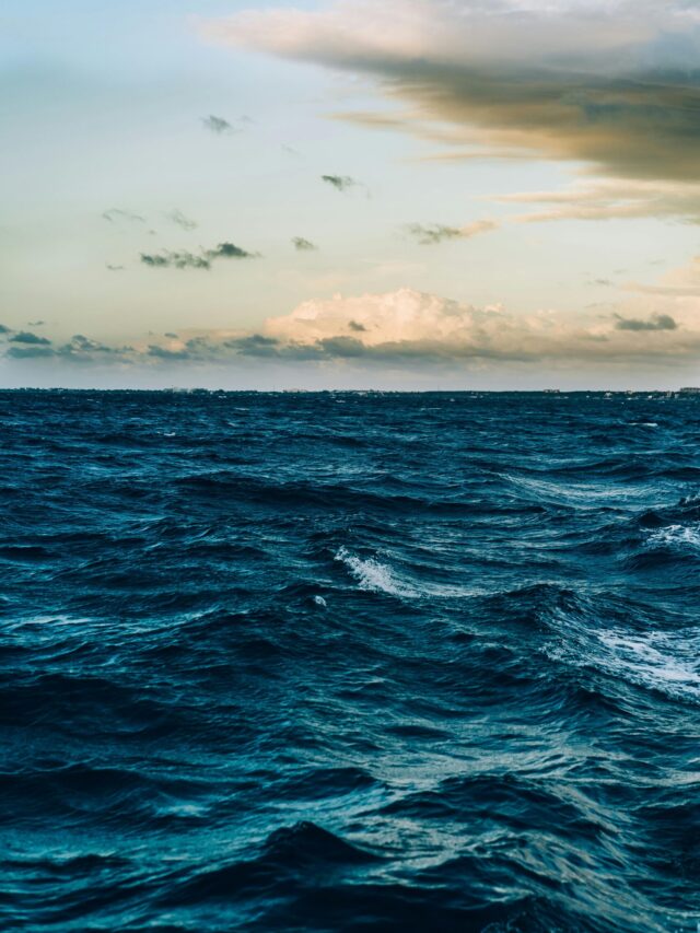 A captivating view of ocean waves under a dramatic twilight sky, offering a peaceful seascape.